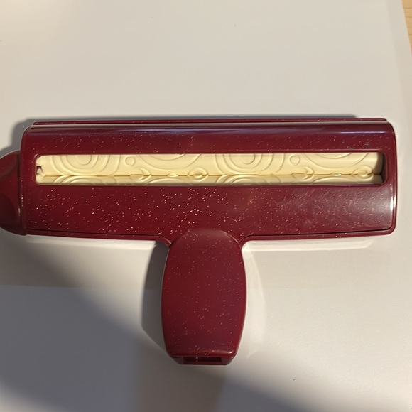 Marvy Uchida scrapbooking paper crimper - Picture 2 of 3